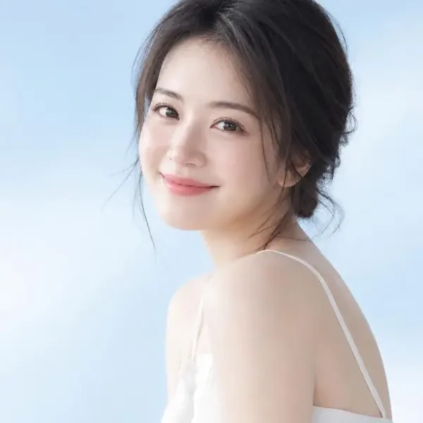 演员 白清欢 头像